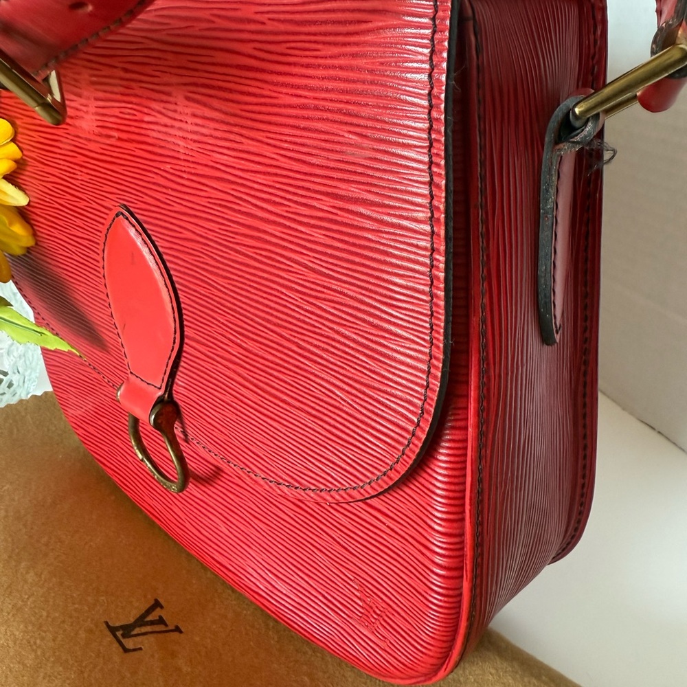 ❌🔥SALE❌PRICE DROP ❌AUTHENTIC Louis Vuitton Epi Saint Cloud /Crossbody Bag. - Picture 5 of 17